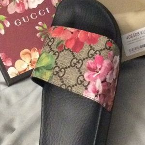 Women’s Gucci slides